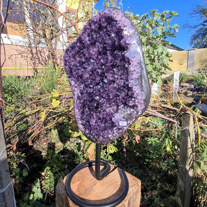 Dunkler violetter Amethyst