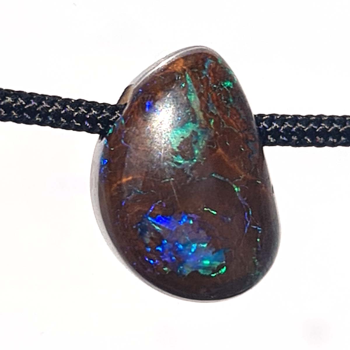 Gebohrter Stein aus Opal 