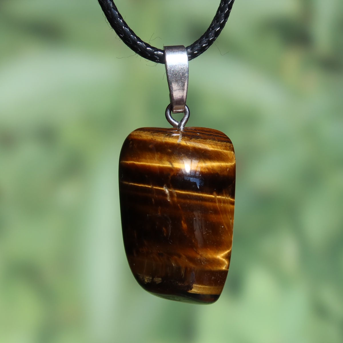 Tigerauge Anhänger 31mm - Selbstbewusstsein und Konzentration - UNIKAT Nr. 16 aus glänzendem Tigerauge mit Silberöse