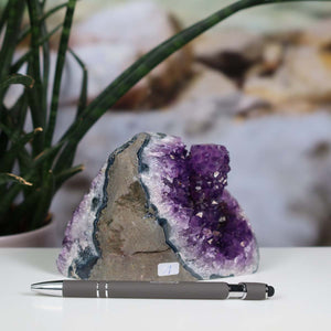 Uruguay Amethyst Mini Geode - 9x12x8cm - Harmonie und Entspannung – extra dunkler Qualität - NR 1