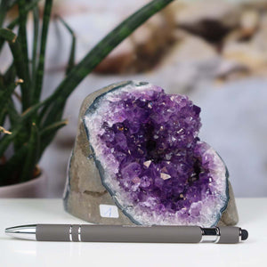 Uruguay Amethyst Mini Geode - 9x12x8cm - Harmonie und Entspannung – extra dunkler Qualität - NR 1