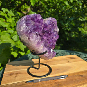 Amethyst Druse Amethyst Geode in Herzform mit Metallsockel 21x19x11cm - NR-8 auf Holzständer