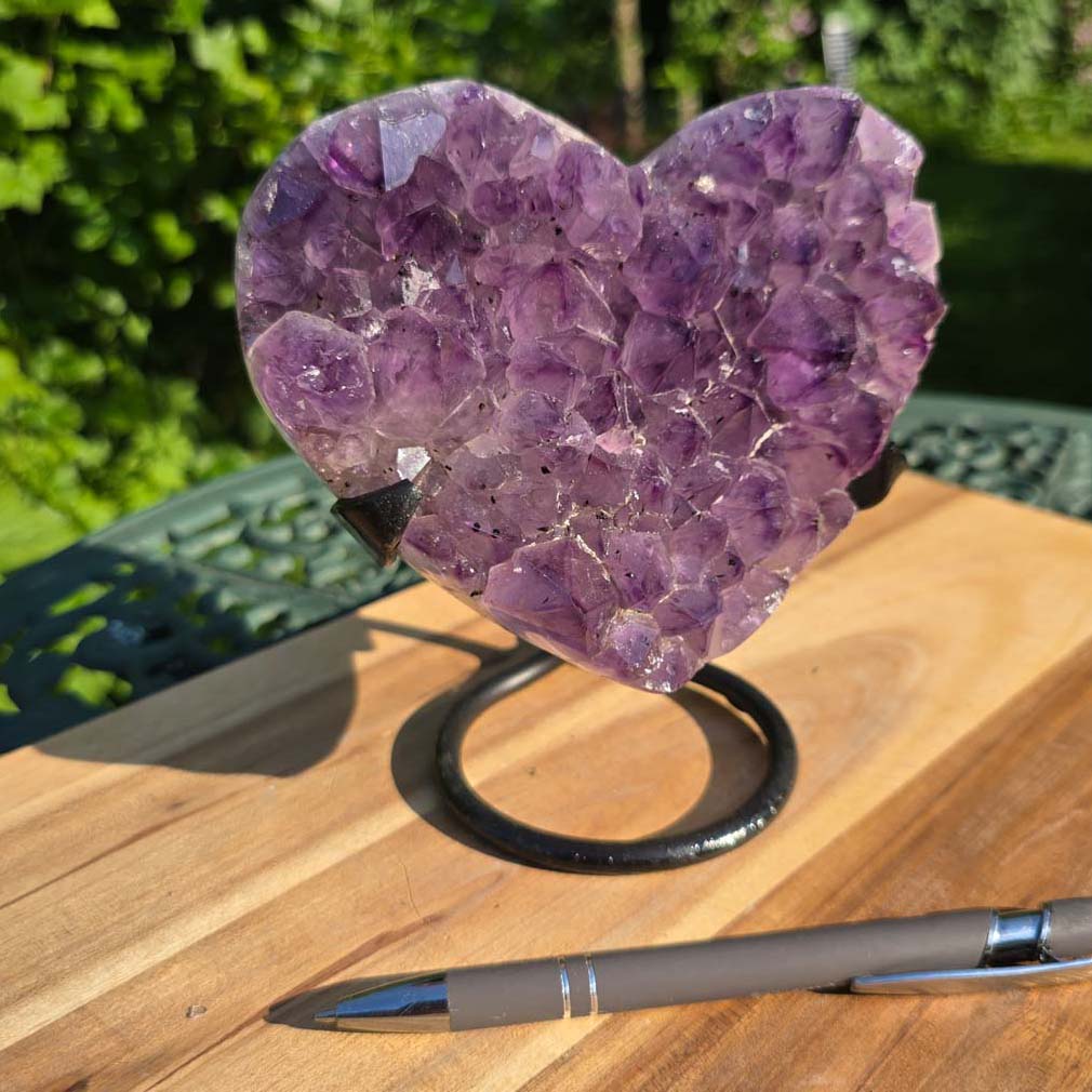 Amethyst Druse Amethyst Geode in Herzform mit Metallsockel 15x14x12cm - NR-40