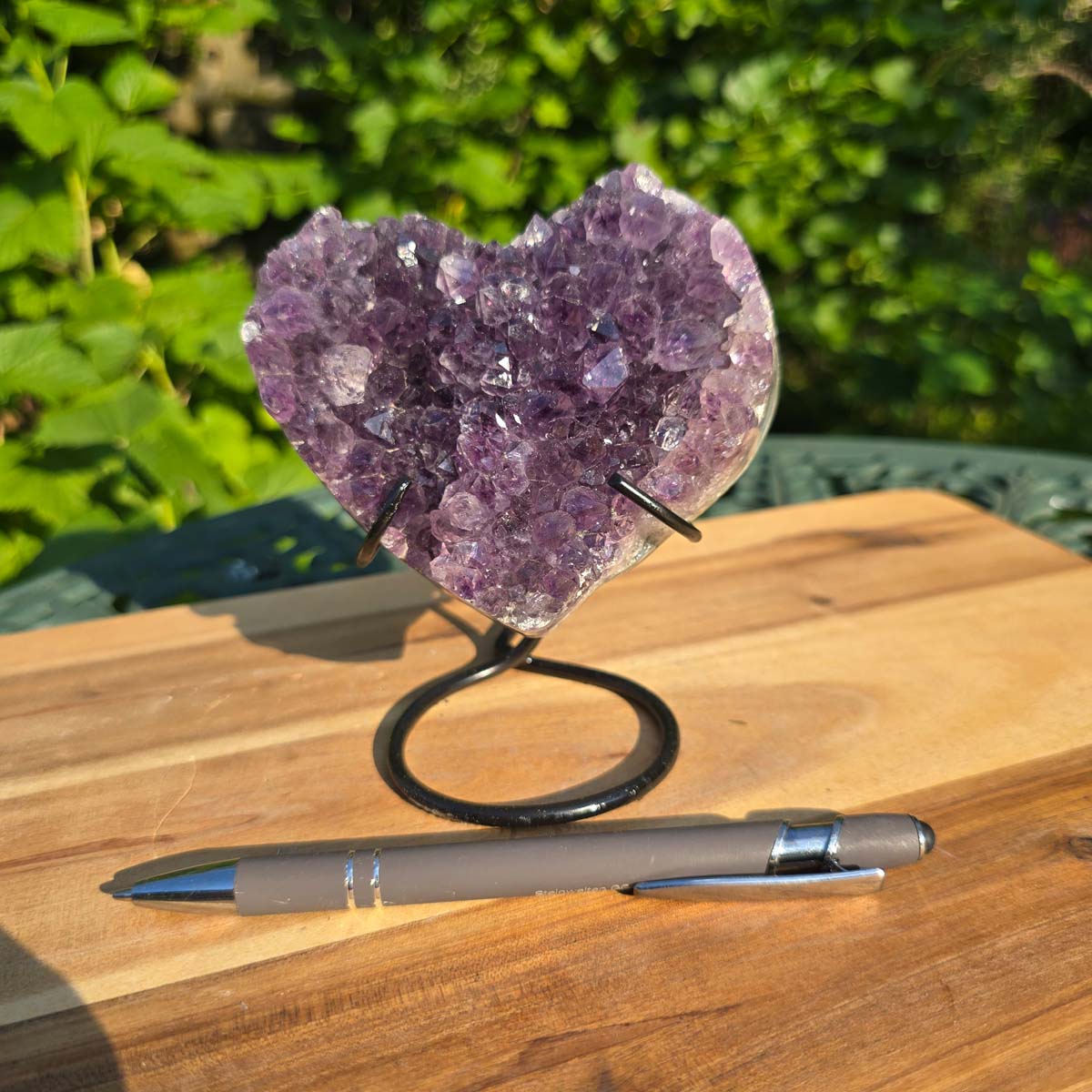 Amethyst Druse Amethyst Geode in Herzform mit Metallsockel 12x11x9cm - NR-46
