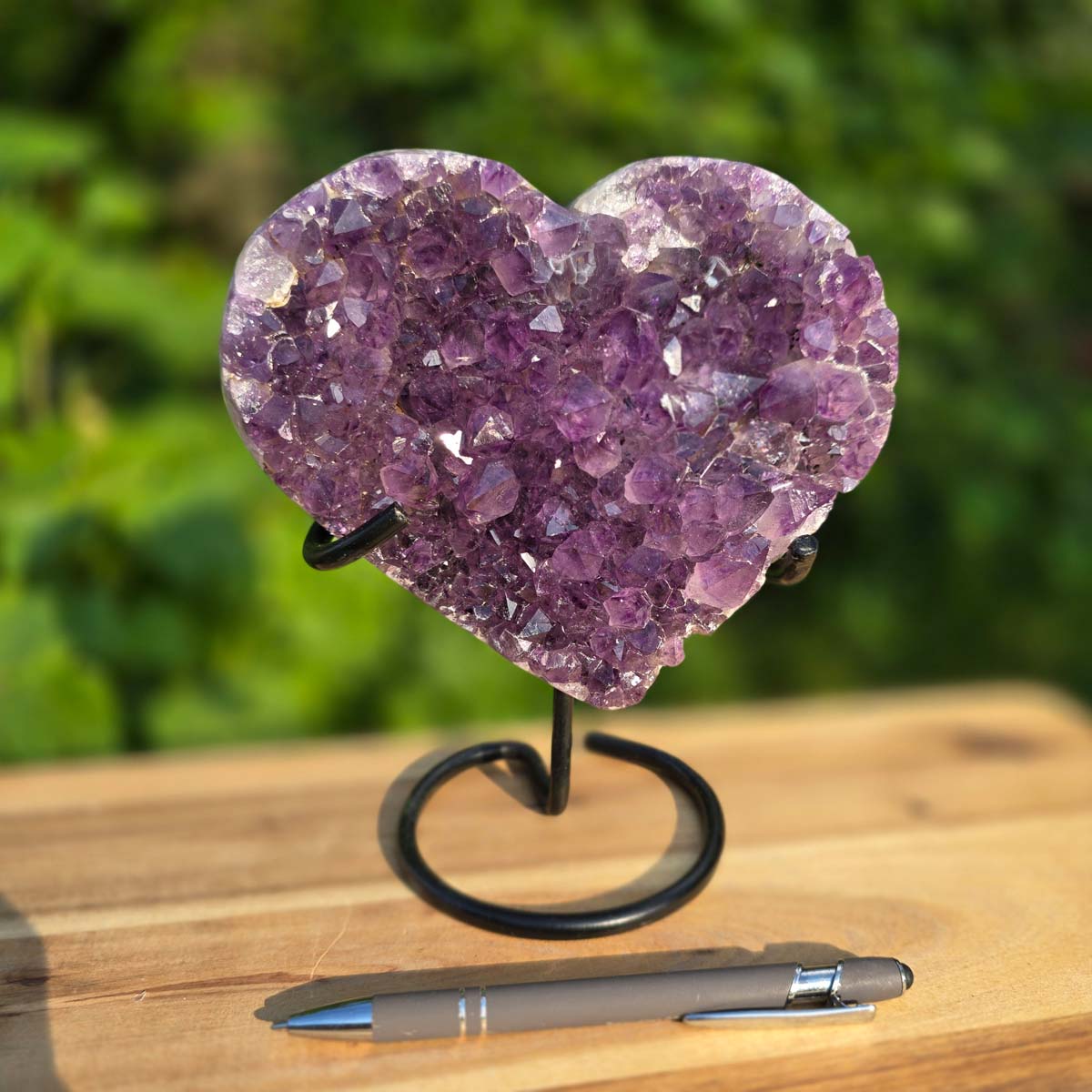 Amethyst Druse Amethyst Geode in Herzform mit Metallsockel 19x16x10cm - NR-63 auf stabiler Halterung