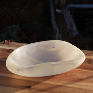 Selenit Schale XL - 22x17cm - Dekorative Ladeschale für Reinigung & Neuladen von Kristallen Nr.28 auf Holzuntergrund