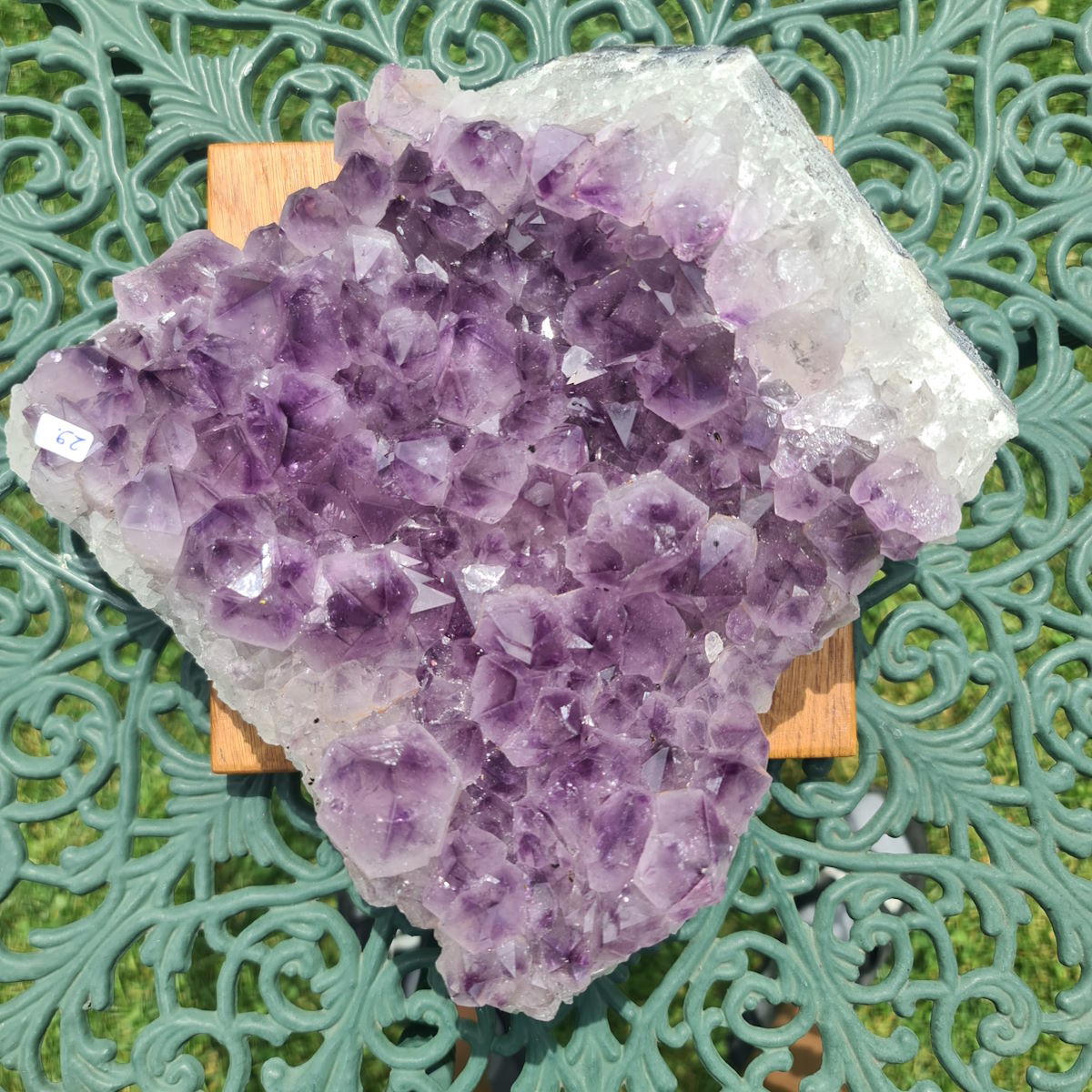 Rohes Amethyst Stück in dunkler Farbe