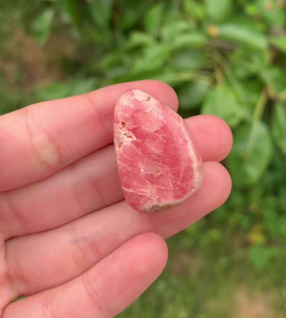Ungebohrter Stein aus Rhodochrosit 