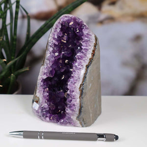 Uruguay Amethyst Mini Geode - 14x11x10cm - Harmonie und Entspannung – extra dunkler Qualität - NR 2