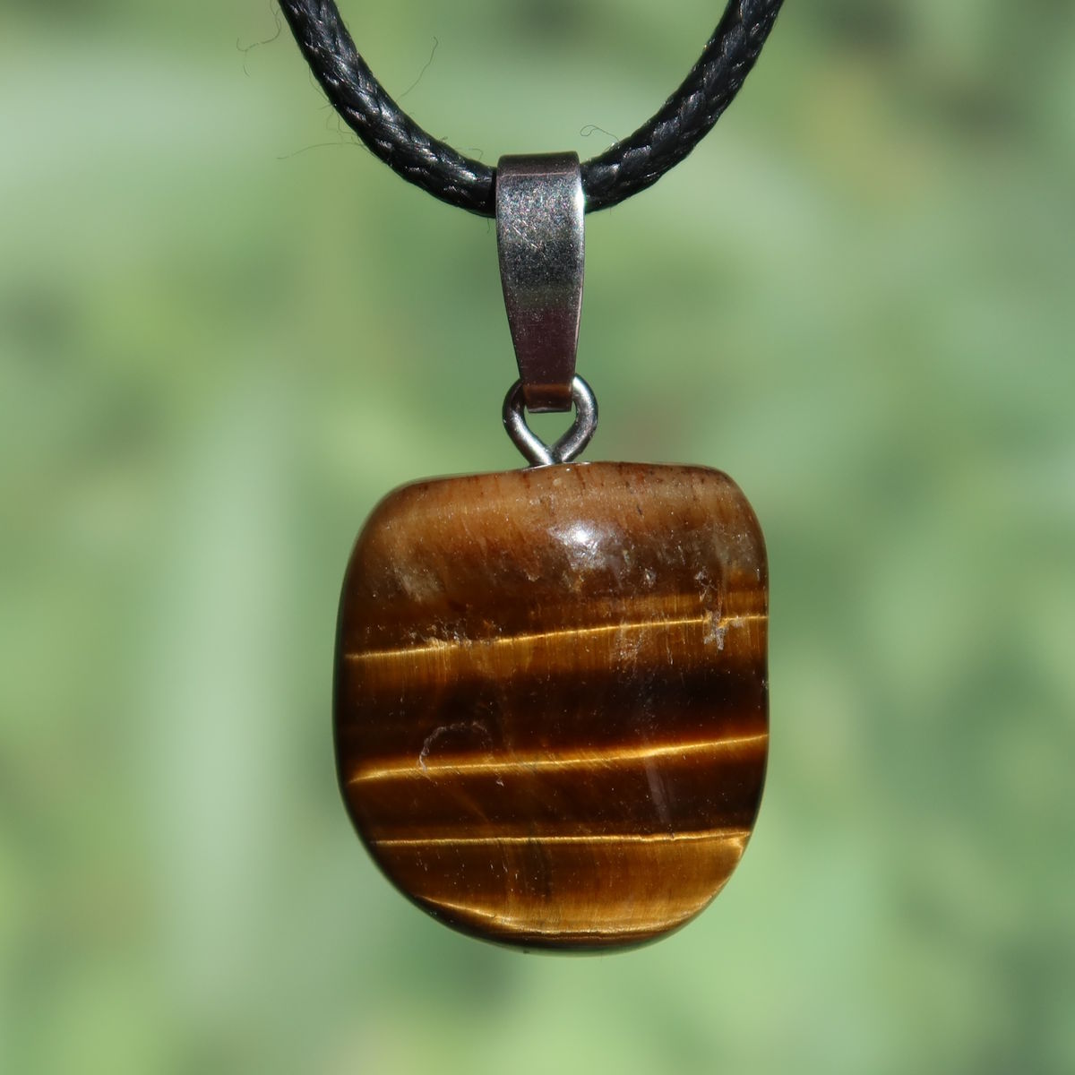 Tigerauge Anhänger 20mm - Selbstbewusstsein und Konzentration - UNIKAT Nr. 30 auf schwarzem Band