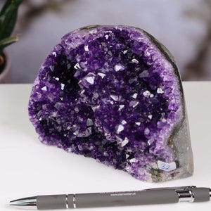 Uruguay Amethyst Mini Geode - 9x13x9cm - Harmonie und Entspannung – extra dunkler Qualität - NR 32