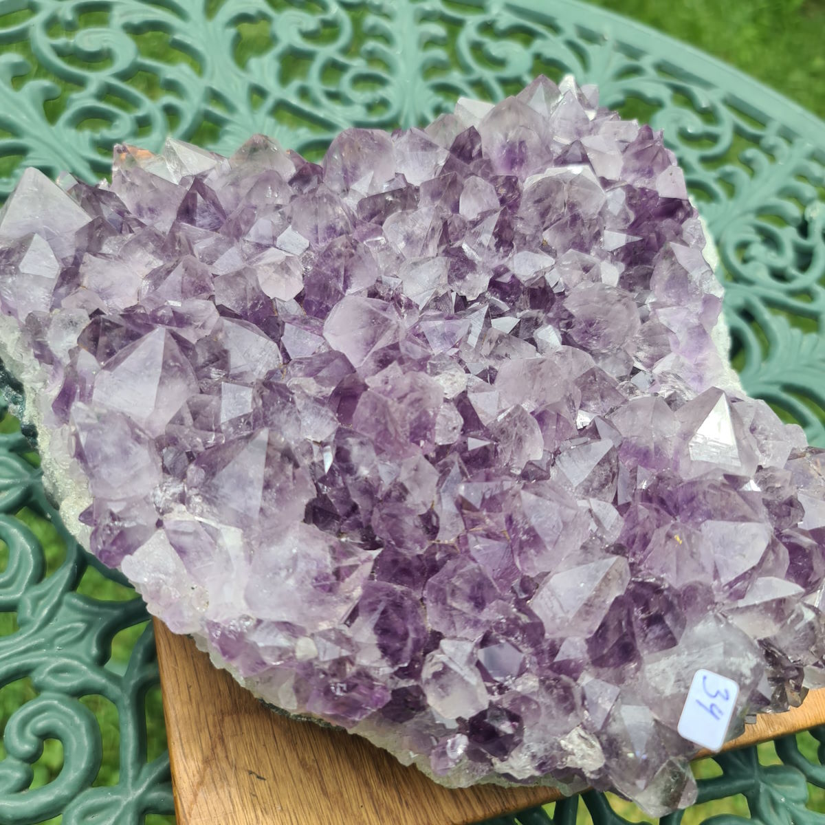 Rohes Amethyststück zum Reinigen von Kristallen