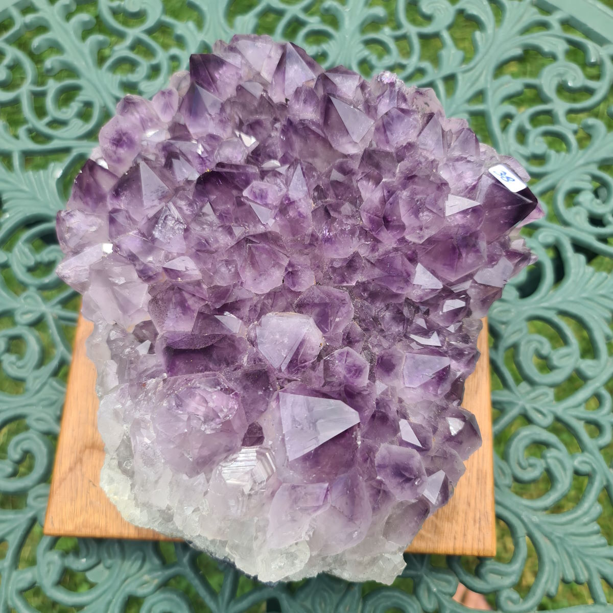 Amethyststück zum Reinigen anderer Kristalle 