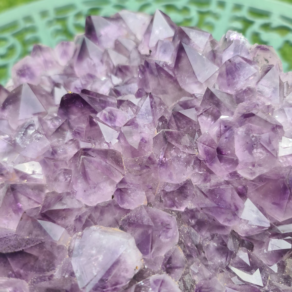 Amethyststück zum Reinigen anderer Kristalle 