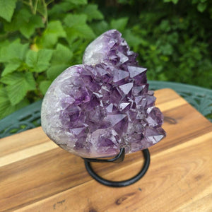Amethyst Druse Amethyst Geode in Herzform mit Metallsockel 15x14x12cm - NR-40