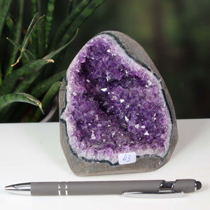 Uruguay Amethyst Mini Geode - 9x9x9cm - Harmonie und Entspannung – extra dunkler Qualität - NR 43
