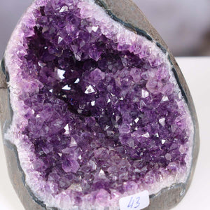 Uruguay Amethyst Mini Geode - 9x9x9cm - Harmonie und Entspannung – extra dunkler Qualität - NR 43