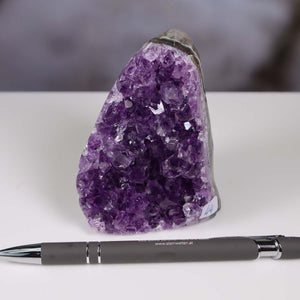 Uruguay Amethyst Mini Geode - 9x7x6cm - Harmonie und Entspannung – extra dunkler Qualität - NR 44