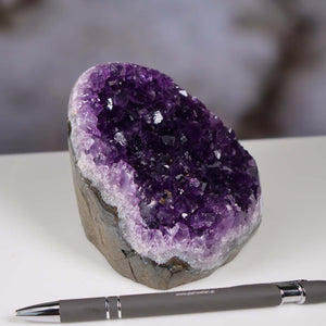 Uruguay Amethyst Mini Geode - 8x8x9cm - Harmonie und Entspannung – extra dunkler Qualität - NR 72