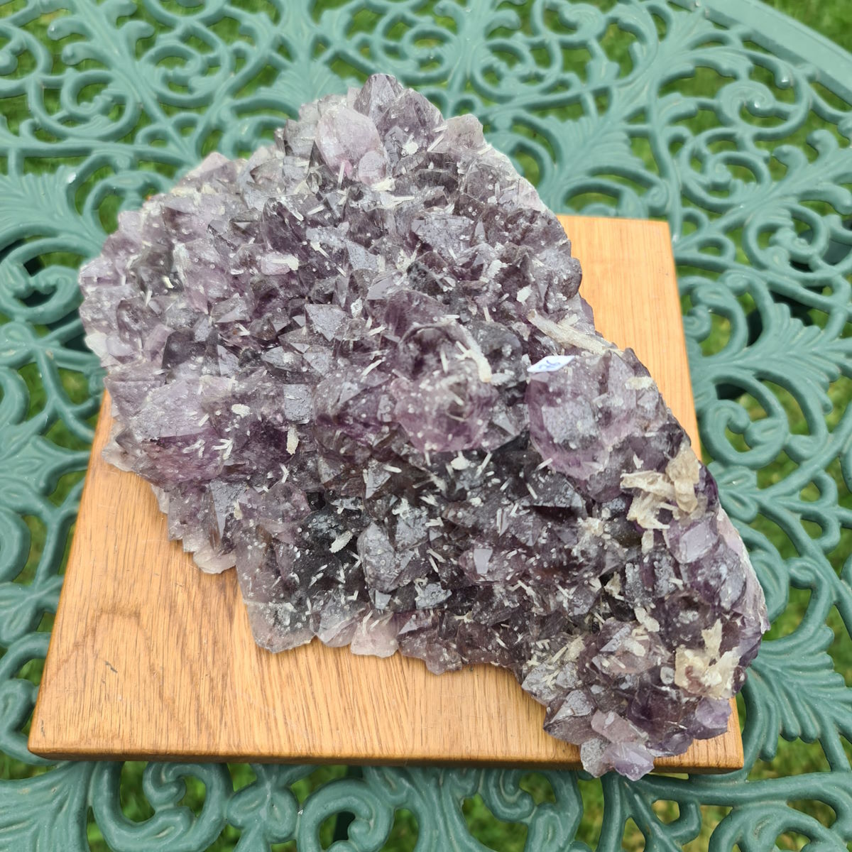 Roher Amethyst als Deko für zu Hause 