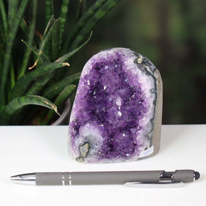 Uruguay Amethyst Mini Geode - 8x7x6cm - Harmonie und Entspannung – extra dunkler Qualität - NR 77