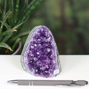 Uruguay Amethyst Mini Geode - 8x7x7cm - Harmonie und Entspannung – extra dunkler Qualität - NR 81