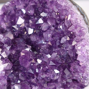 Uruguay Amethyst Mini Geode - 7x9x6cm - Harmonie und Entspannung – extra dunkler Qualität - NR 82