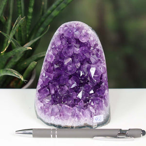 Uruguay Amethyst Mini Geode - 10x8x9cm - Harmonie und Entspannung – extra dunkler Qualität - NR 92