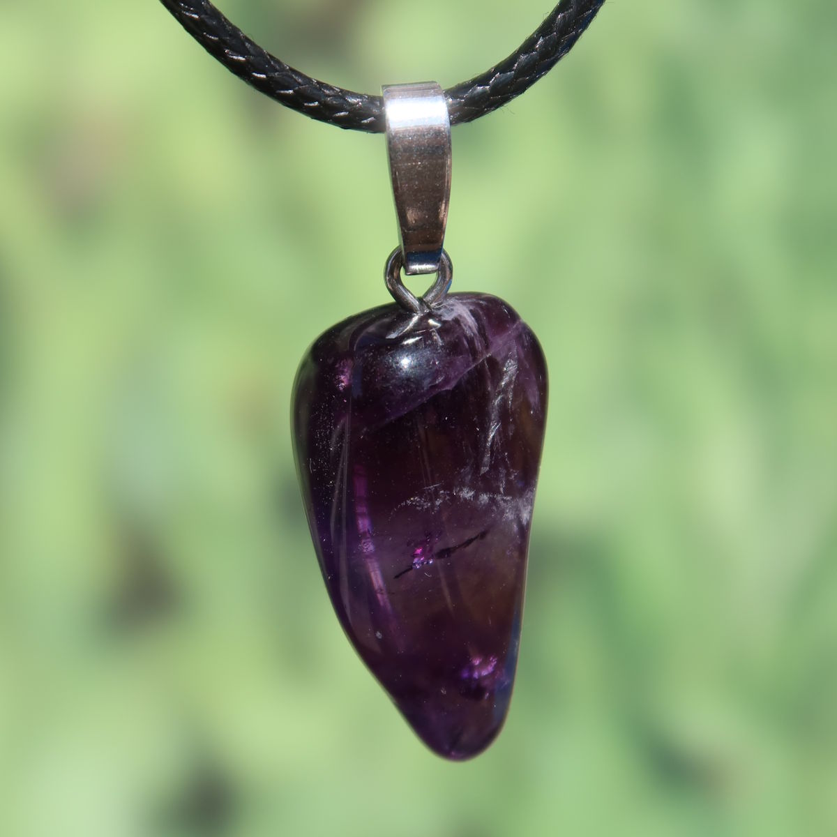 Amethyst Anhänger mit Silberöse - Schutz und Spiritualität - UNIKAT Nr. 13 in violett mit einzigartiger Ausstrahlung.