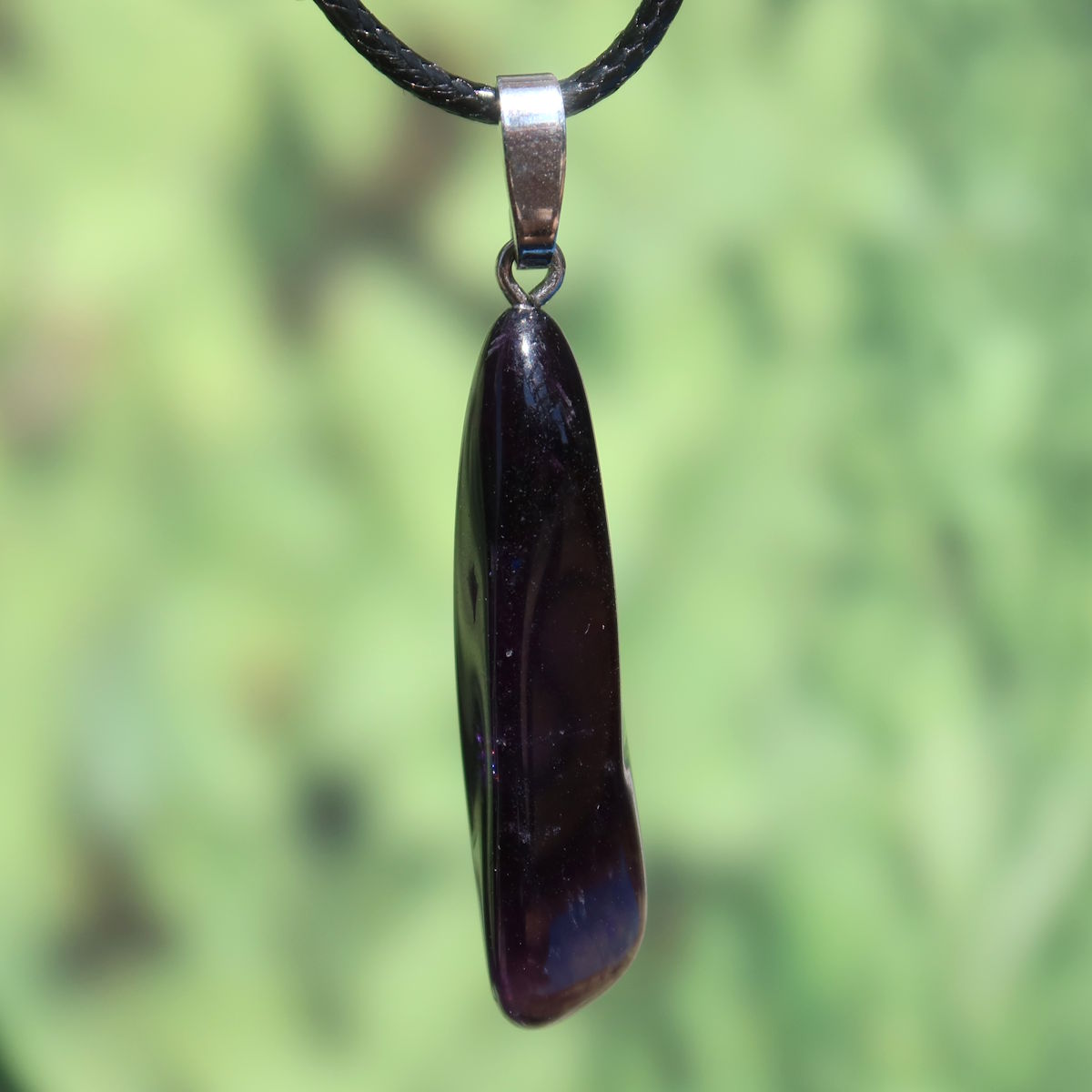 Amethyst Anhänger mit Silberöse - Schutz und Spiritualität - UNIKAT Nr. 3, violetter Edelstein mit glänzender Silberöse