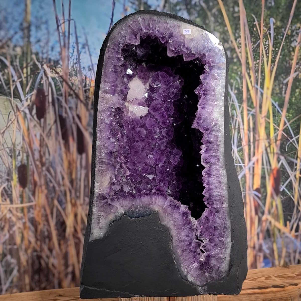 Amethyst druse mit Calcit