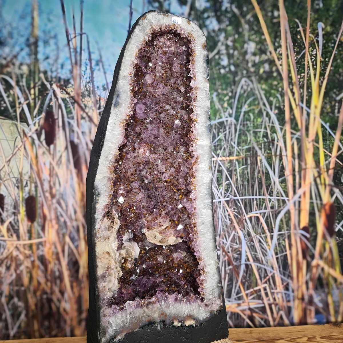 Amethystdruse mit Calcit