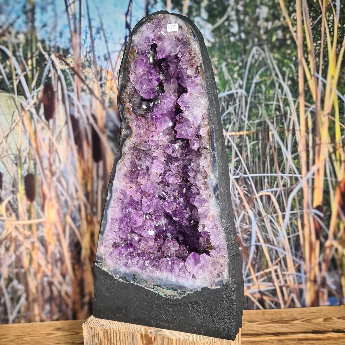 Amethyst Geode mit chalcedon Rand