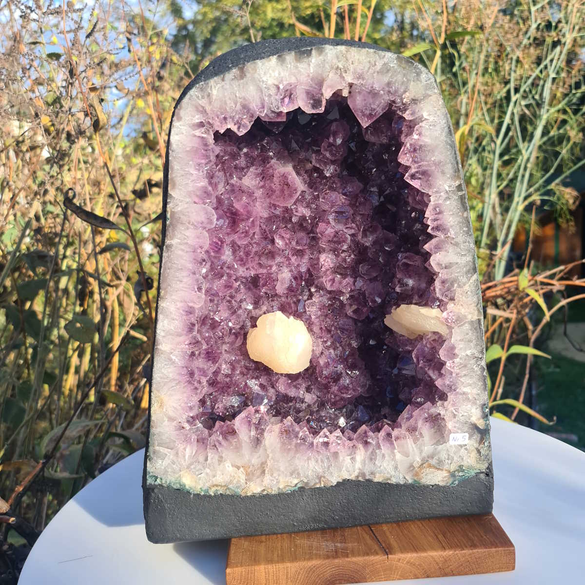 Amethyst Druse mit Calcit