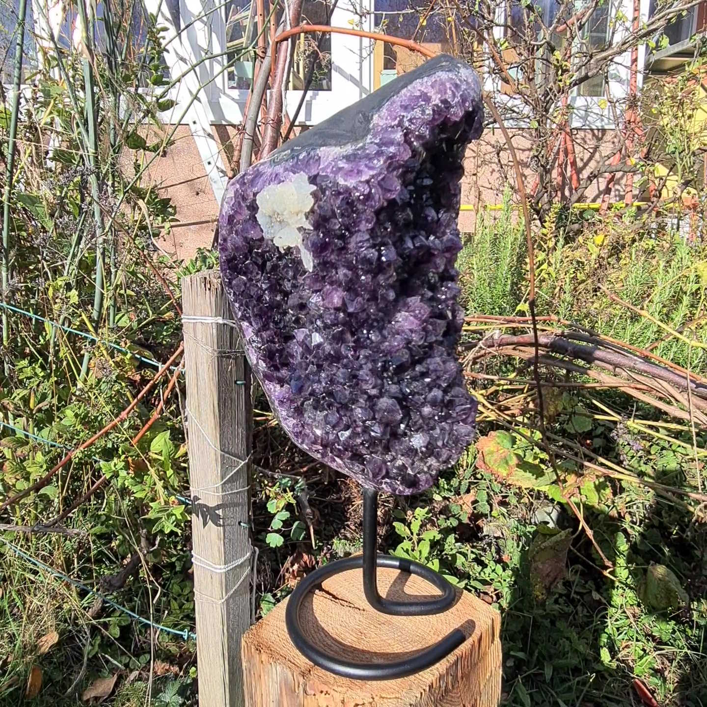 Amethyst mit Calcit Spitze