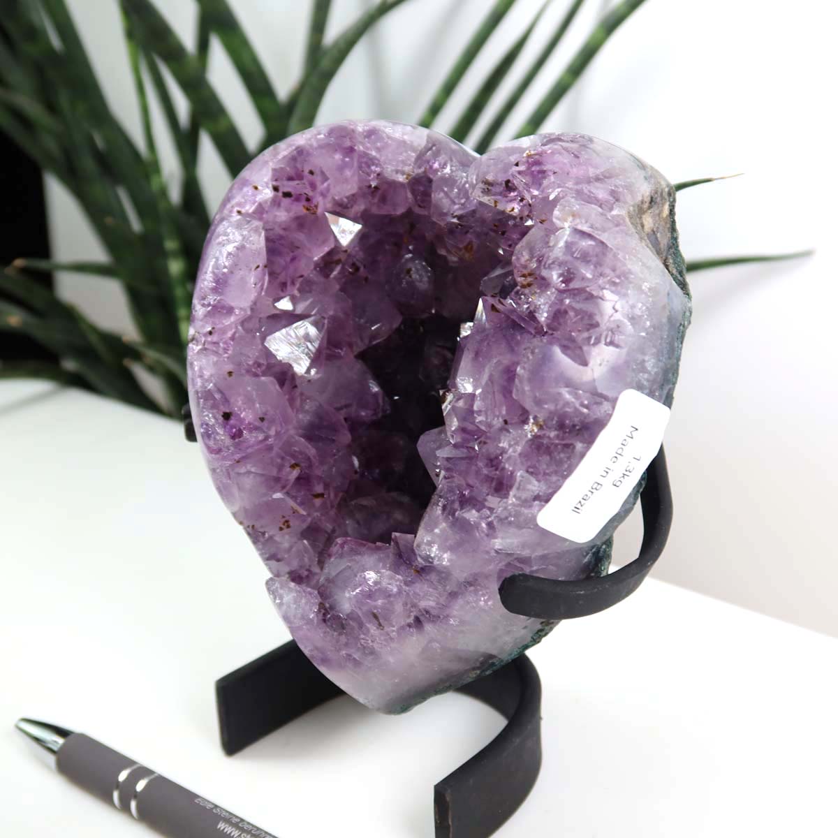 Amethyst Druse Amethyst Geode in Herzform mit Metallsockel 10x11cm - NR-13, hochwertiger brasilianischer Amethyst, violette Kristalle, Kunstwerk