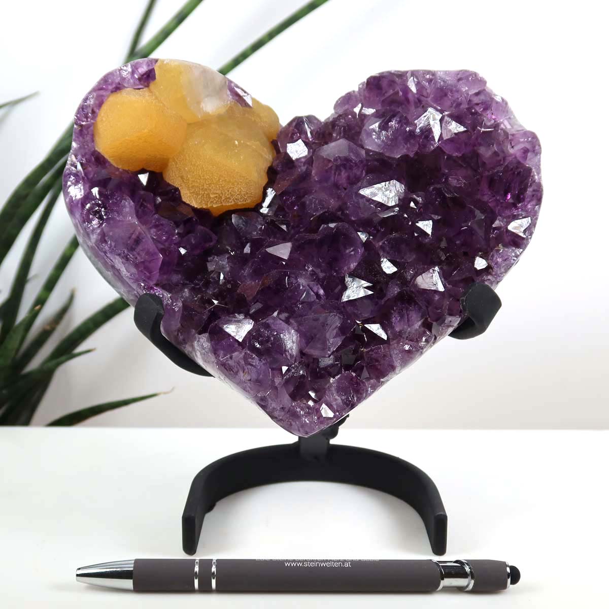 Amethyst Druse Amethyst Geode in Herzform mit Metallsockel 16x12cm - NR-15, hochwertiger brasilianischer violetter Kristall, dekorativer Kunstgegenstand.