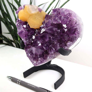 Amethyst Druse Amethyst Geode in Herzform mit Metallsockel 16x12cm - NR-15, brasilianisches Amethyst-Herz als kunstvolles Dekor.