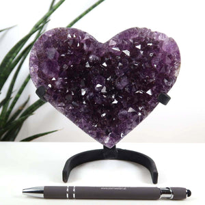 Amethyst Druse Amethyst Geode in Herzform mit Metallsockel 14x12cm - NR-17, brasilianisches Kristallkunstwerk