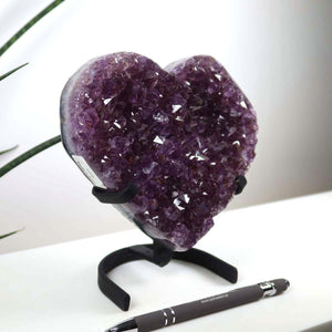 Amethyst Druse Amethyst Geode in Herzform mit Metallsockel 15x15cm - NR-18 auf Metallsockel präsentiert