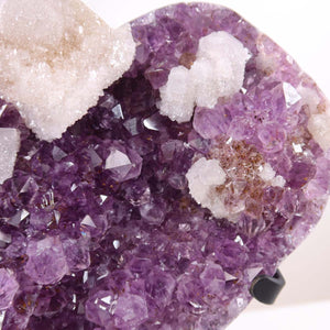 Amethyst Druse Amethyst Geode in Herzform mit Metallsockel 15x15cm - NR-27, showcasing deep violet hues and crystalline structures.