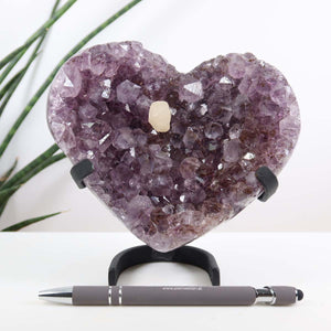 Amethyst Druse Amethyst Geode in Herzform mit Metallsockel 14x13cm - NR-3, funkelndes Kristallherz auf Ständer, brasilianischer Ursprung