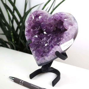 Amethyst Druse Amethyst Geode in Herzform mit Metallsockel 12x12cm - NR-6, violettes Herz, Kristallkunstwerk, Dekoration