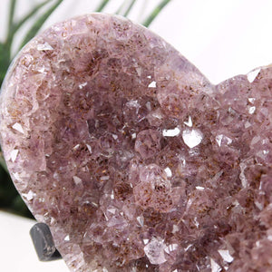 Amethyst Druse Amethyst Geode in Herzform mit Metallsockel 13x12cm - NR-9, displaying beautiful purple crystals in heart shape