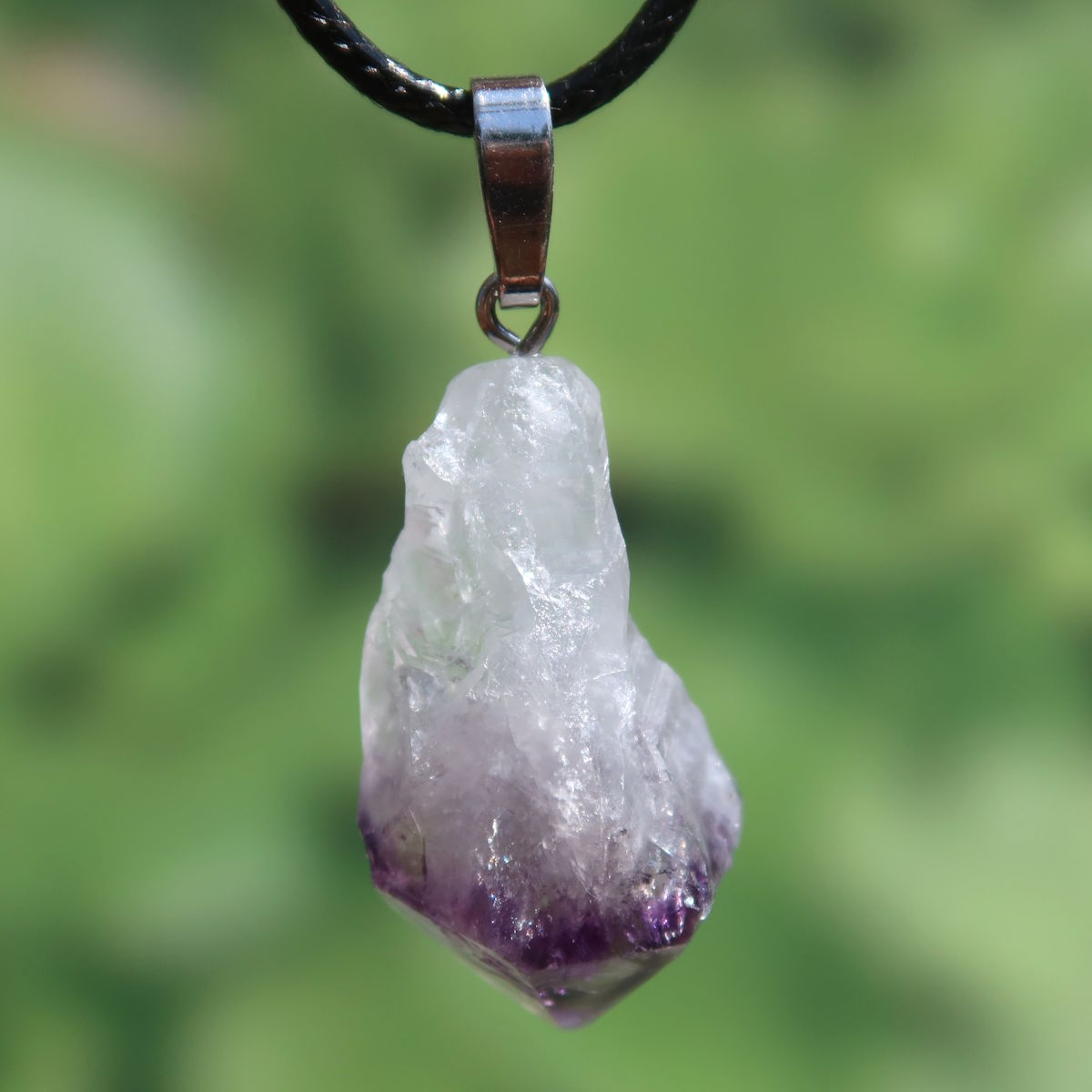 Amethyst Natur Kristall Anhänger - Spiritualität und Intuition - UNIKAT Nr. 15, einzigartiger, roher Naturstein mit lebendigen Farben.
