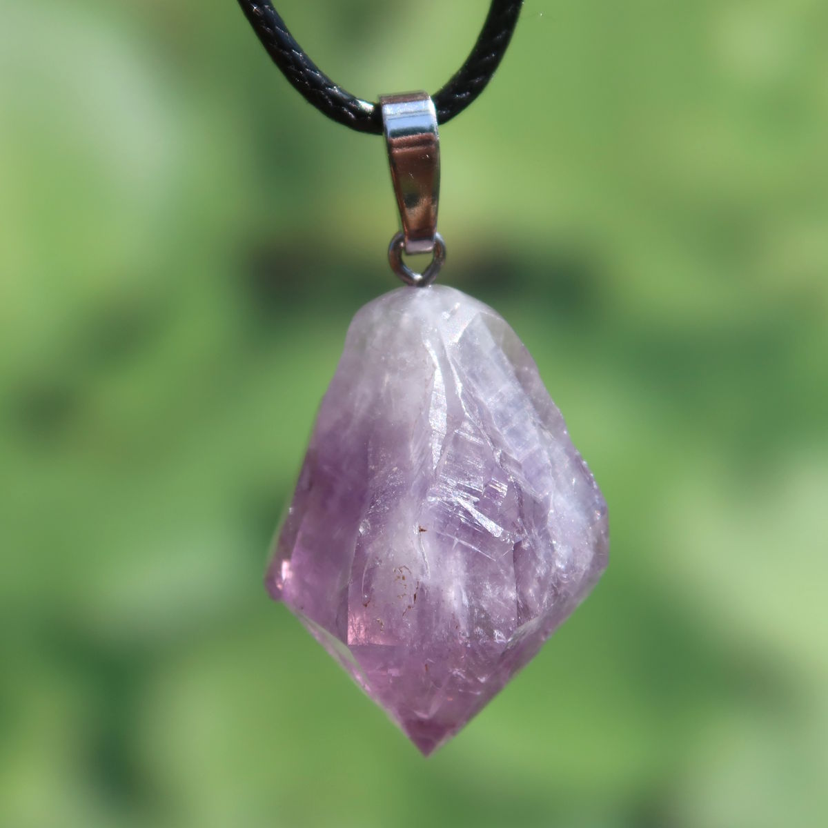 Amethyst Natur Kristall Anhänger - Spiritualität und Intuition - UNIKAT Nr. 3, roh und ungeschliffen mit natürlicher Struktur und Farbvielfalt