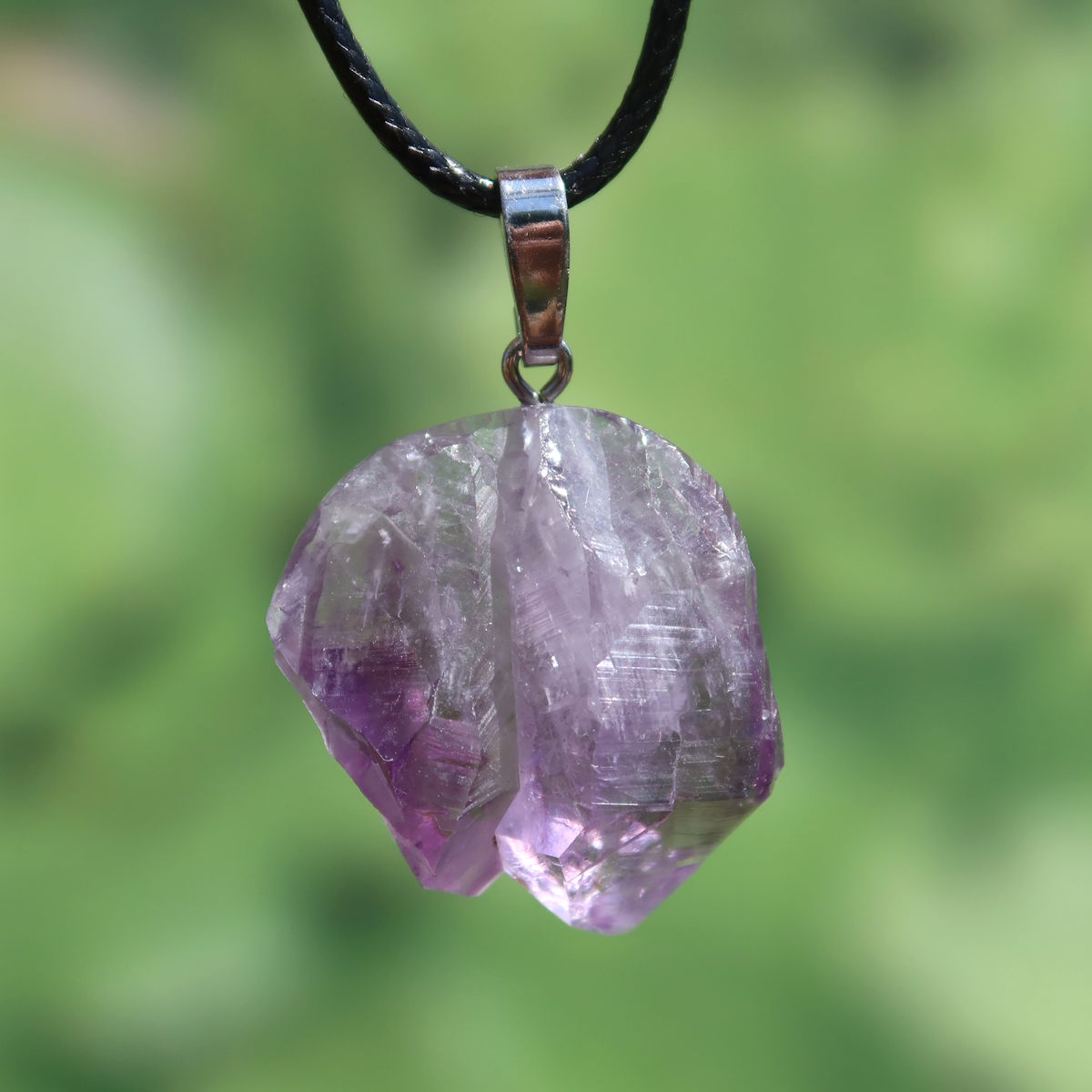 Amethyst Natur Kristall Anhänger - Spiritualität und Intuition - UNIKAT Nr. 4, roher und ungeschliffener Stein auf Kette