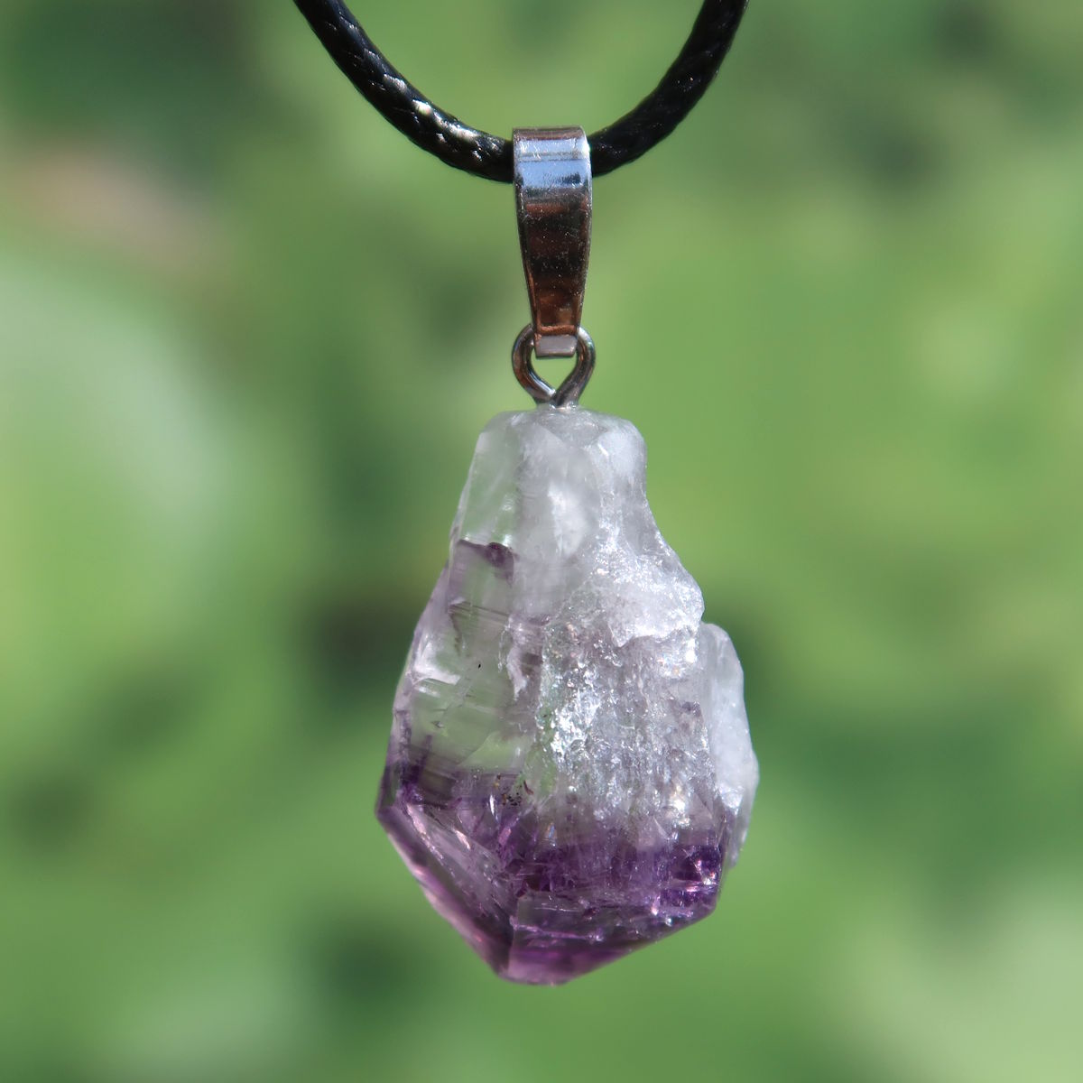 Amethyst Natur Kristall Anhänger - Spiritualität und Intuition - UNIKAT Nr. 7 roh, natürliche Struktur, lebendige Farbvielfalt