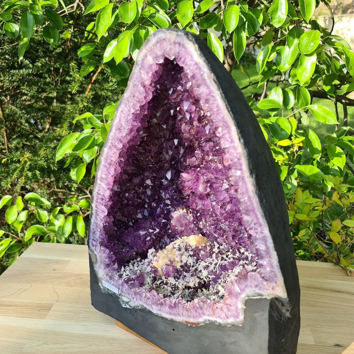 Amethyst Druse mit Calcit Spitzen Nr. 155