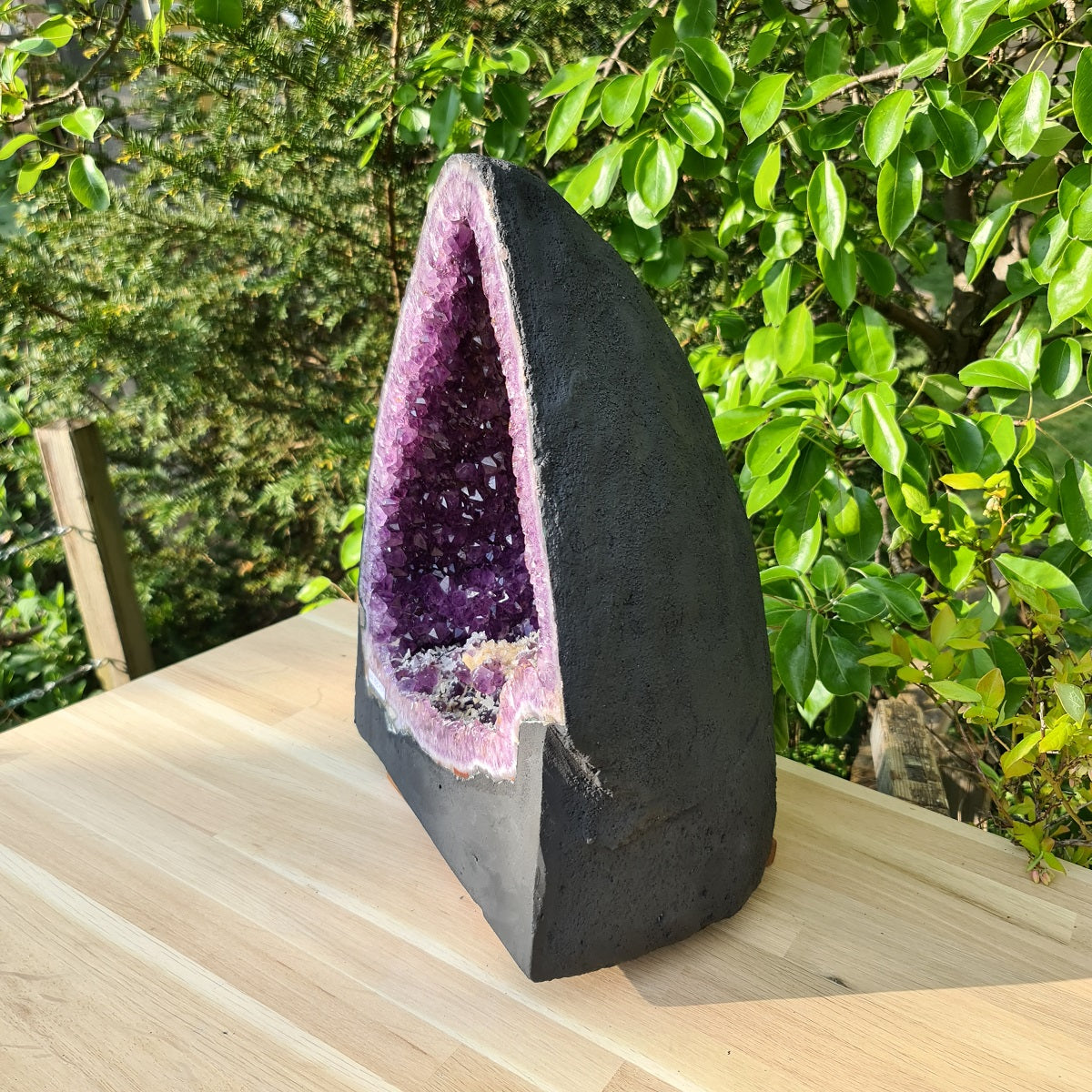 Amethyst Druse mit Calcit Spitzen Nr. 155